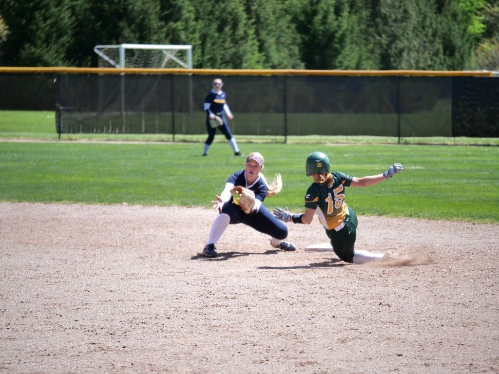 Glen Oaks softball splits DH at Marian Un. Ancilla